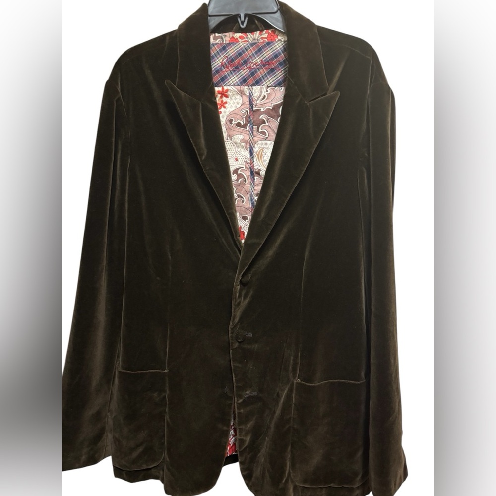 Robert Graham size Large Dark Brown Suede suit jacket. Inside is 100% cotton.